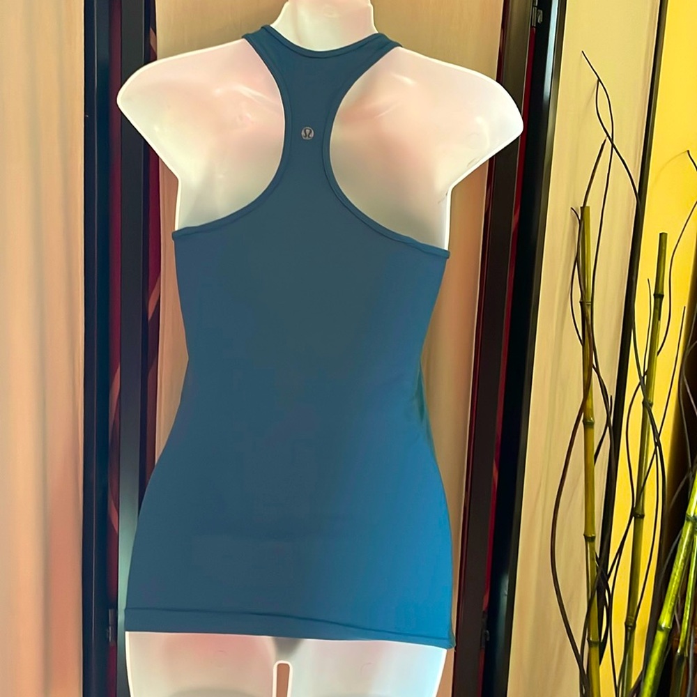 🦋 2 for $27 🦋 Lululemon Racerback style tank top in a deep turquoise colour.